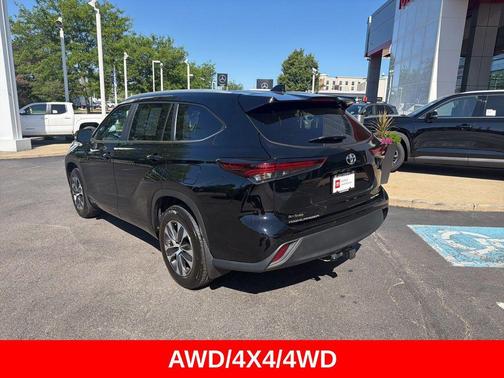 Midnight Black Metallic 2024 Toyota Highlander XLE