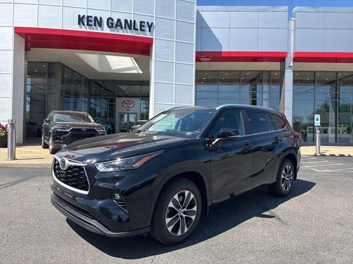 Midnight Black Metallic 2024 Toyota Highlander XLE