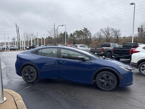 2025 Toyota Prius LE