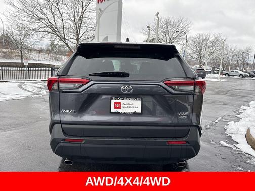 2025 Toyota RAV4 XLE