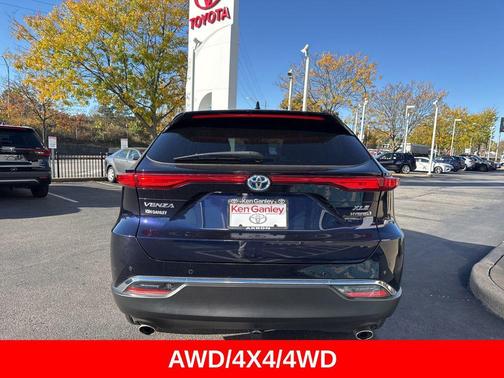 2022 Toyota Venza XLE