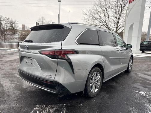 2023 Toyota Sienna Platinum 7 Passenger