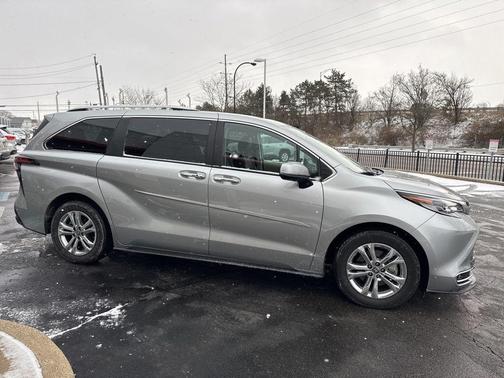 2023 Toyota Sienna Platinum 7 Passenger