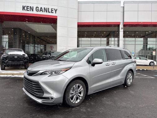 2023 Toyota Sienna Platinum 7 Passenger