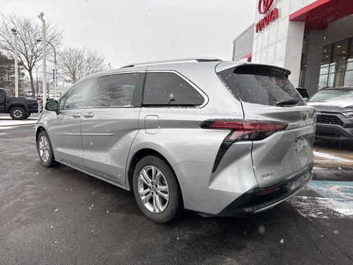 2023 Toyota Sienna Platinum 7 Passenger