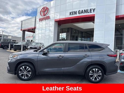 Magnetic Gray Metallic 2023 Toyota Highlander XLE