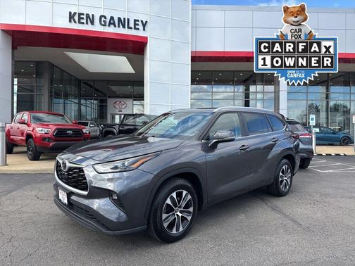 Magnetic Gray Metallic 2023 Toyota Highlander XLE