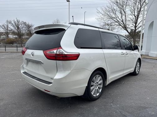 2017 Toyota Sienna Limited Premium