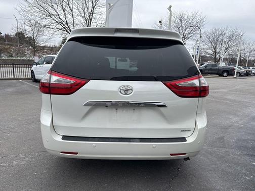 2017 Toyota Sienna Limited Premium