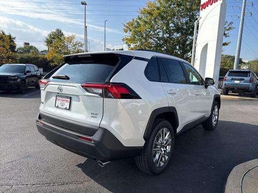 2025 Toyota RAV4 XLE Premium