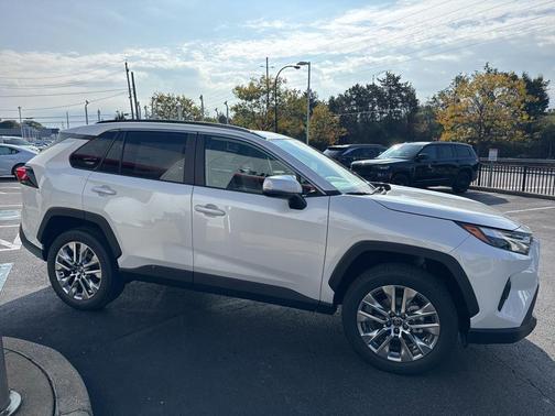 2025 Toyota RAV4 XLE Premium