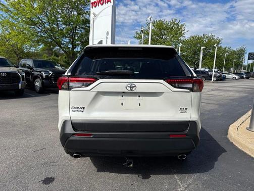 Blizzard Pearl 2022 Toyota RAV4 XLE Premium