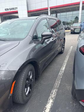 Granite Crystal Metallic Clearcoat 2018 Chrysler Pacifica Touring-L Plus