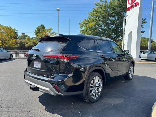 2025 Toyota Highlander Platinum