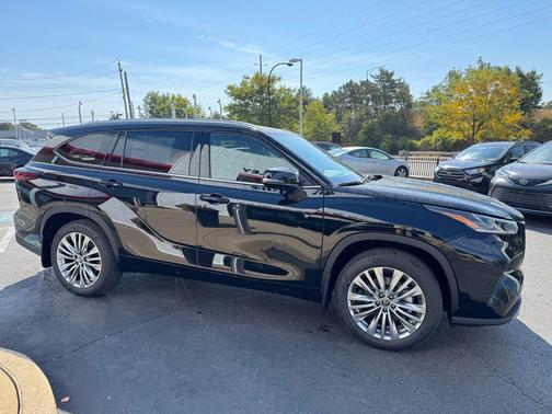 2025 Toyota Highlander Platinum