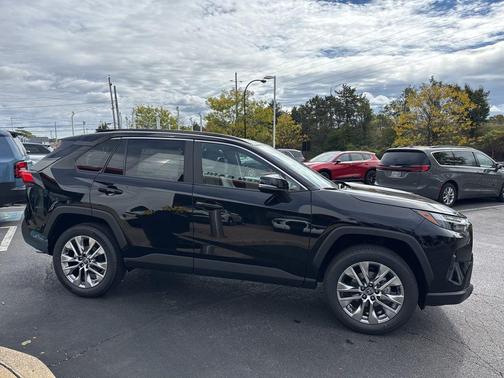 2025 Toyota RAV4 XLE Premium