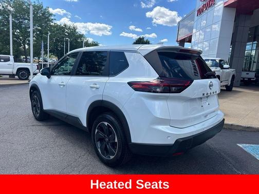 Everest White Pearl 2025 Nissan Rogue SV