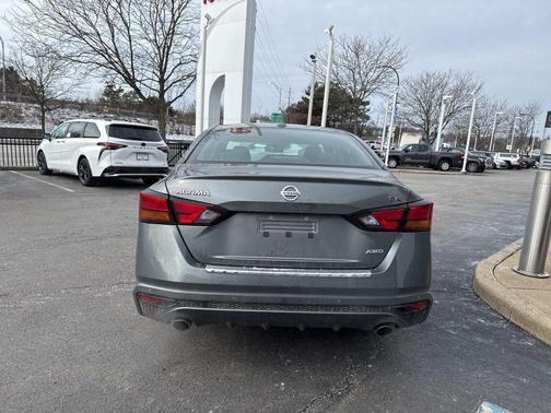 2022 Nissan Altima SR Intelligent AWD