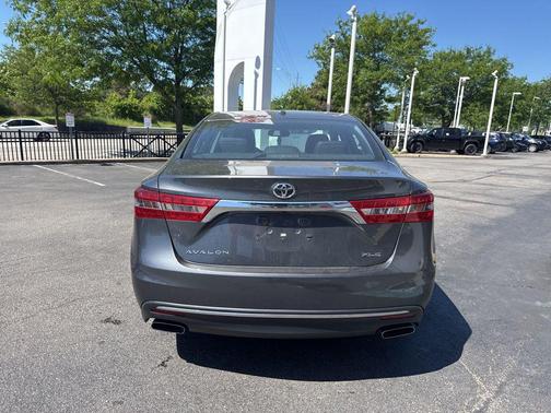 Magnetic Gray Metallic 2017 Toyota Avalon XLE Premium