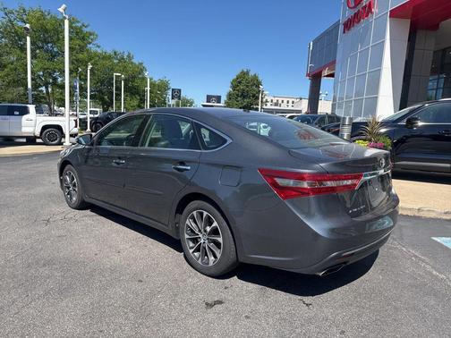 Magnetic Gray Metallic 2017 Toyota Avalon XLE Premium