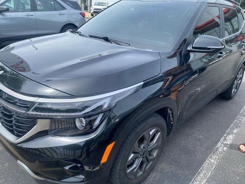 Fusion Black 2024 Kia Seltos S