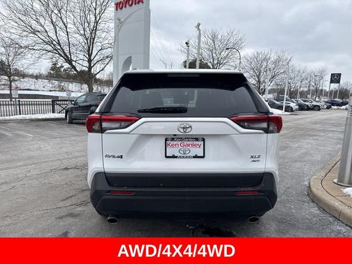 2025 Toyota RAV4 XLE