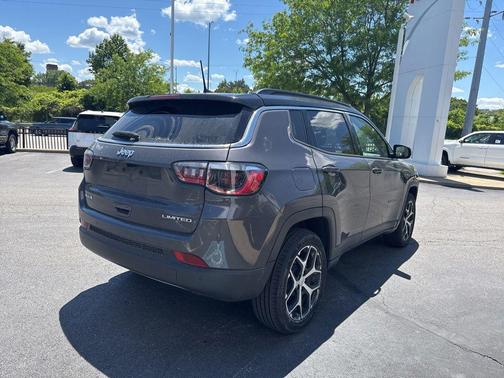 Baltic Gray Metallic Clearcoat 2024 Jeep Compass Limited