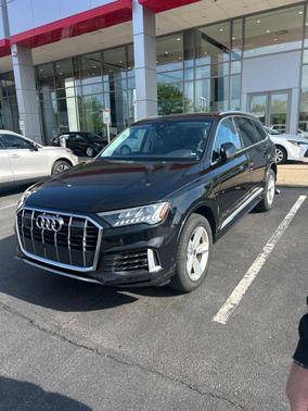 Mythos Black Metallic 2024 Audi Q7 45 Premium Plus