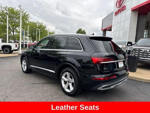 Mythos Black Metallic 2024 Audi Q7 45 Premium Plus