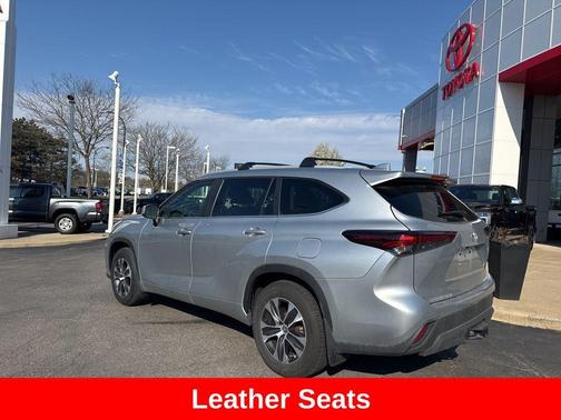 Celestial Silver Metallic 2024 Toyota Highlander XLE