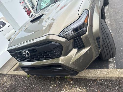 Bronze 2024 Toyota Tacoma TRD Sport