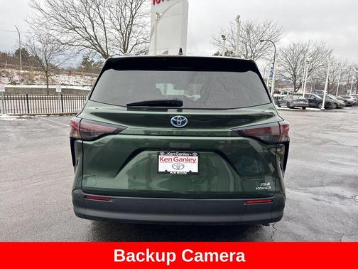 2023 Toyota Sienna XLE