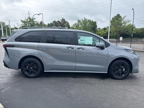 2025 Toyota Sienna Woodland Edition