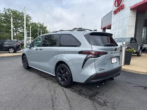 2025 Toyota Sienna Woodland Edition