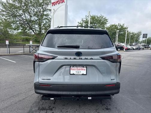 2025 Toyota Sienna Woodland Edition