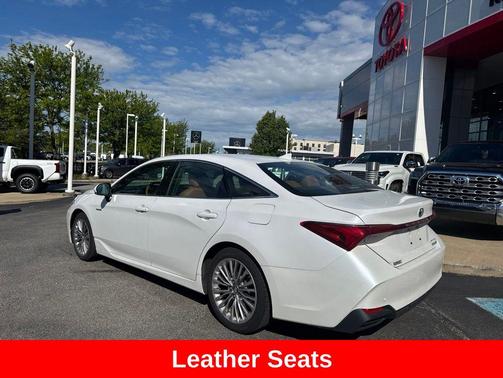 Pearl 2019 Toyota Avalon Hybrid Limited