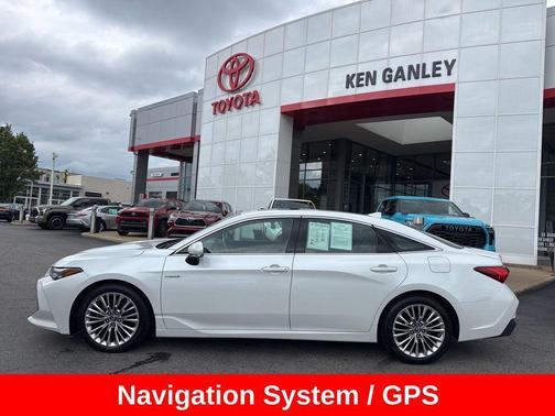 Pearl 2019 Toyota Avalon Hybrid Limited