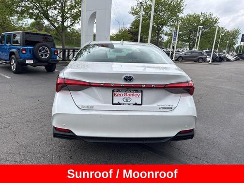 Pearl 2019 Toyota Avalon Hybrid Limited