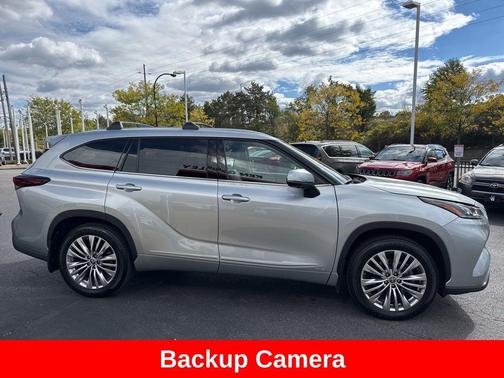 2025 Toyota Highlander Hybrid Platinum