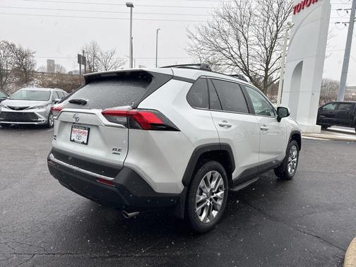 2025 Toyota RAV4 Hybrid XLE