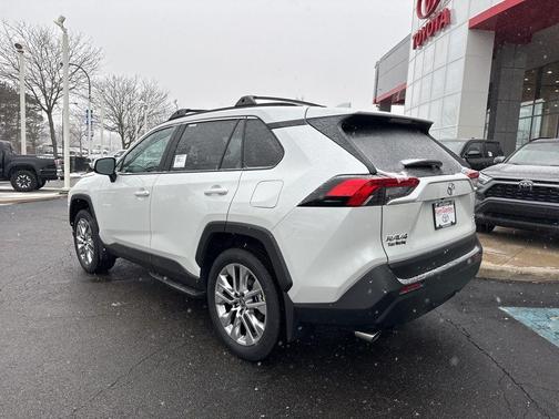 2025 Toyota RAV4 Hybrid XLE