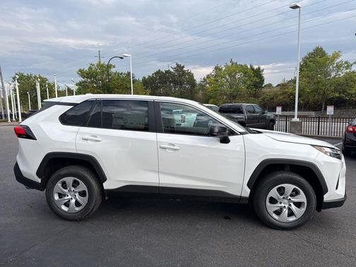 2025 Toyota RAV4 LE