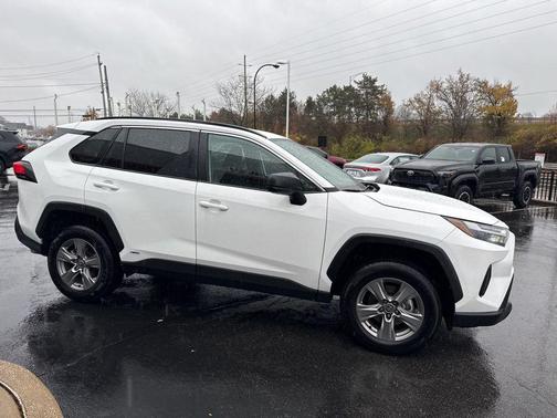 2025 Toyota RAV4 Hybrid LE