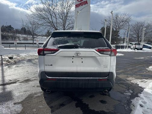 2025 Toyota RAV4 XLE