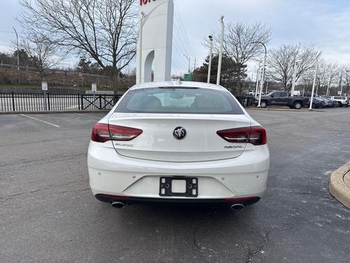 2018 Buick Regal Sportback Essence