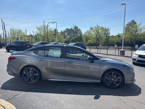 Heavy Metal with Midnight Black Metallic roof [extra_cost_color] 2026 Toyota Camry