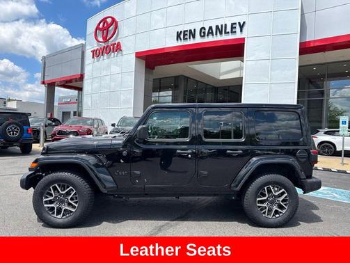 Black Clearcoat 2025 Jeep Wrangler 4-Door Sahara 4x4