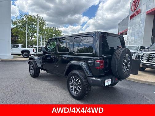 Black Clearcoat 2025 Jeep Wrangler 4-Door Sahara 4x4