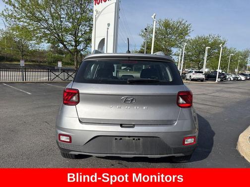 Shimmering Silver 2023 Hyundai VENUE SEL