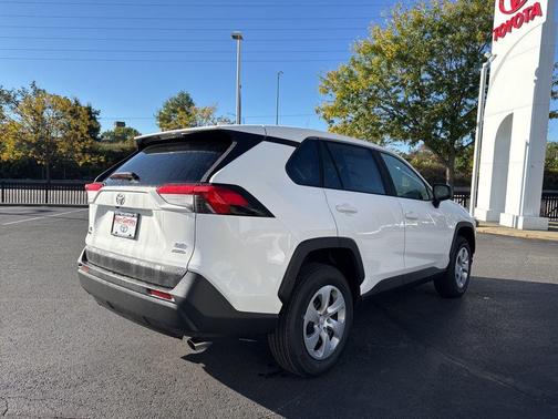 2025 Toyota RAV4 LE